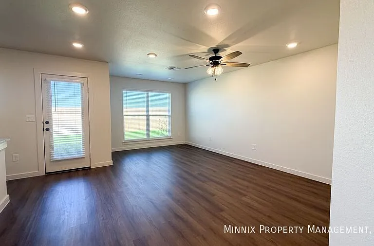 2304 Corpus Ave — Photo 2