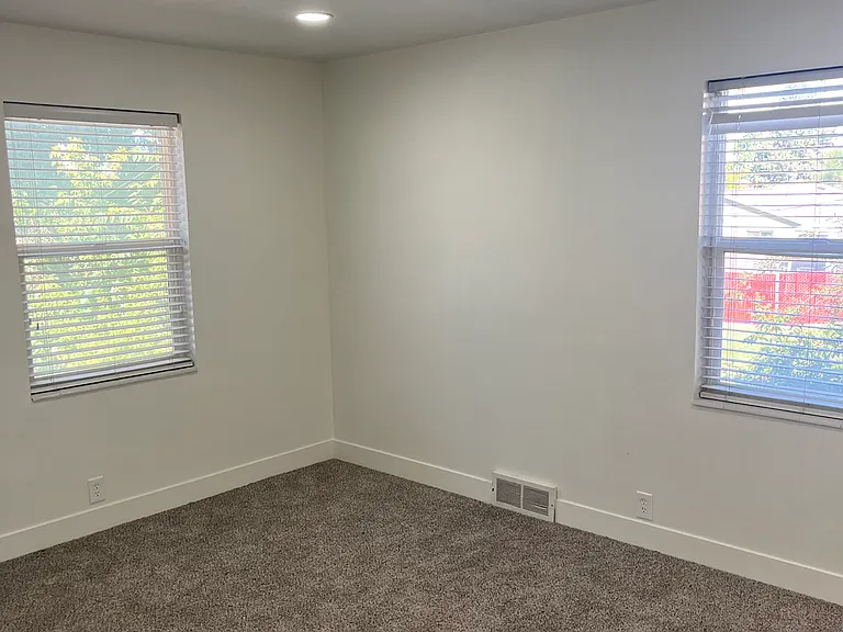 245 N 400 E — Photo 20