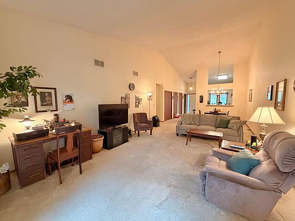 4th image of 1636 6th Ave SW Unit 20