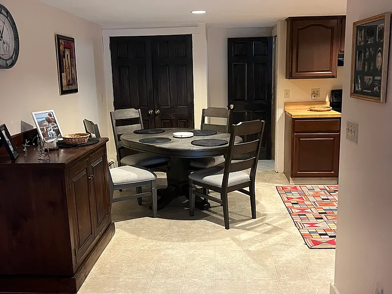 Eat-in kitchen - dining area