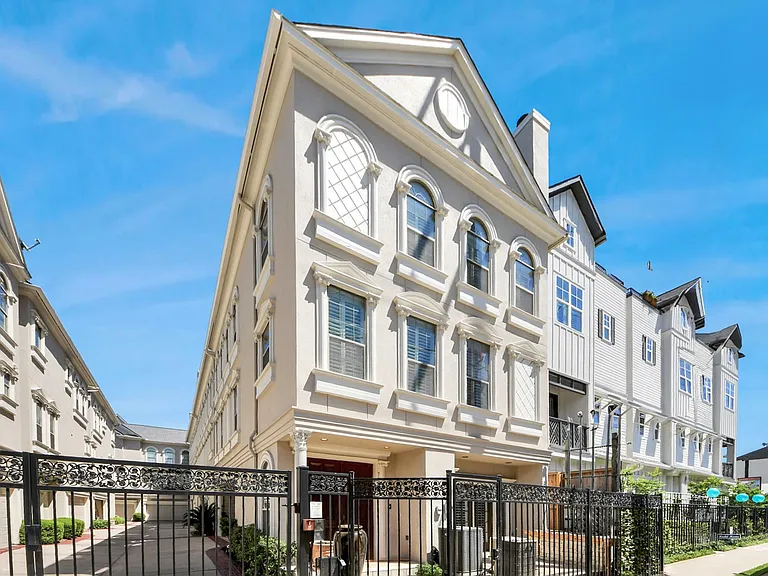 710 Jackson Hill St — Photo 2