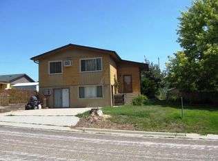 613 S 15th St, Hot Springs, SD 57747