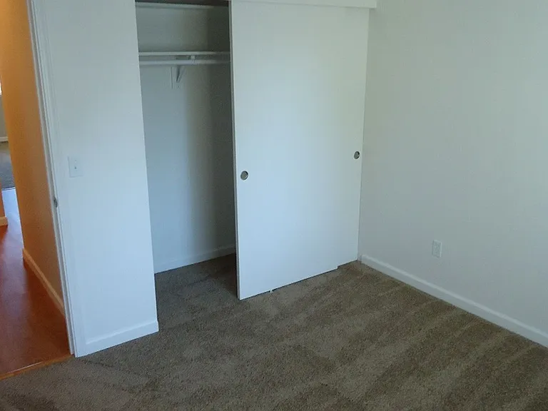 Glenview West Apartments — Photo 37