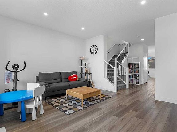 3rd image of 311 Union Ave SE
