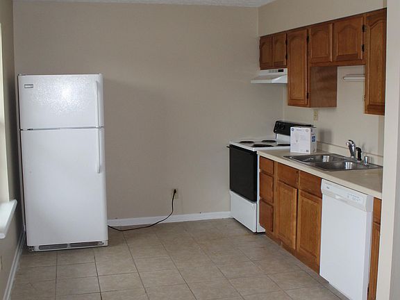 2nd image of 166 Lawrence St #103