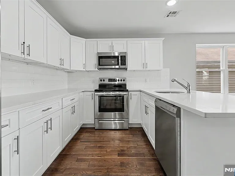 168 Johnson Ave — Photo 14