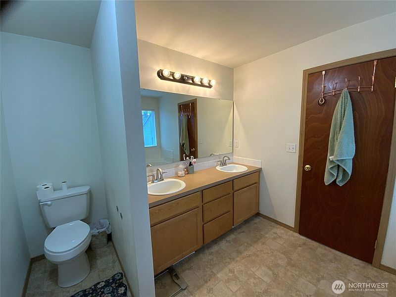 4th image of 1606 185th Street E