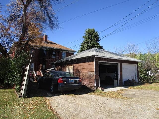 2nd image of 206/208 N 7th St