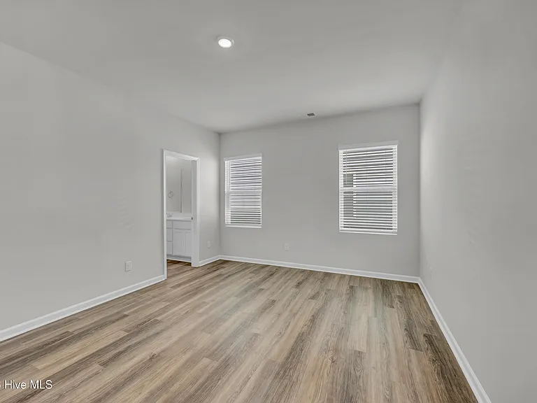 1095 Hanson Dr — Photo 11