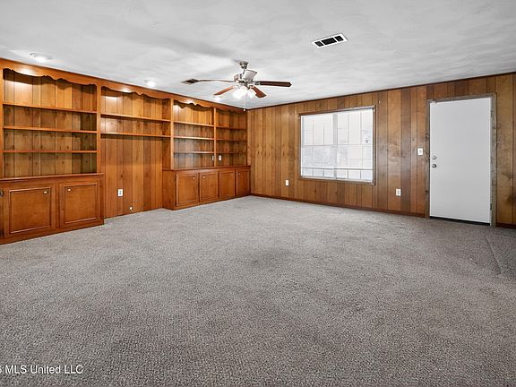 4th image of 3024 Longwood Dr