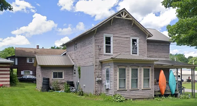 205 Marion St — Photo 2