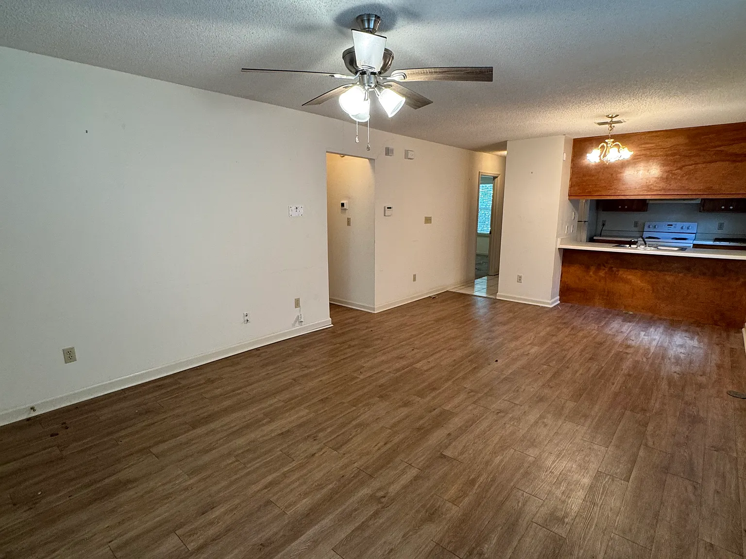 2 bed, 1000 sqft, $1,100 — Photo 4