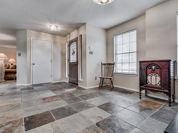 4th image of 1005 Tremont Dr