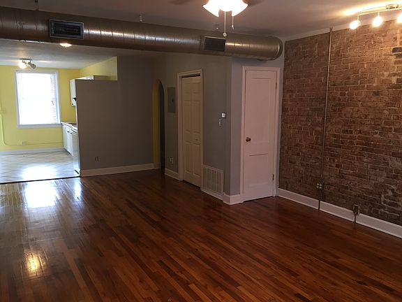 4th image of 556 Gillis St