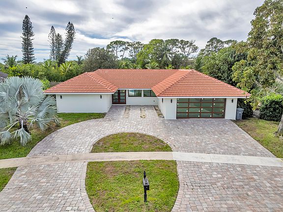 3rd image of 5924 Pinebrook Dr