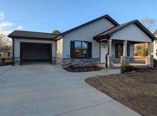 205 E E Pne, Selma, NC 27576