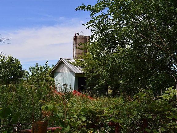 4th image of 3089 Wheat Blvd