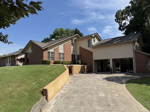 3017 Chattahoochee Trce
