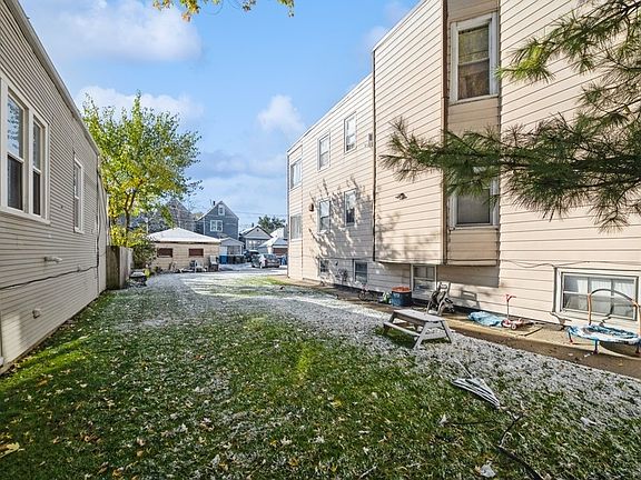 5th image of 4723 W Dickens Ave
