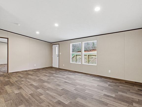 5th image of 566 Connelly Rd