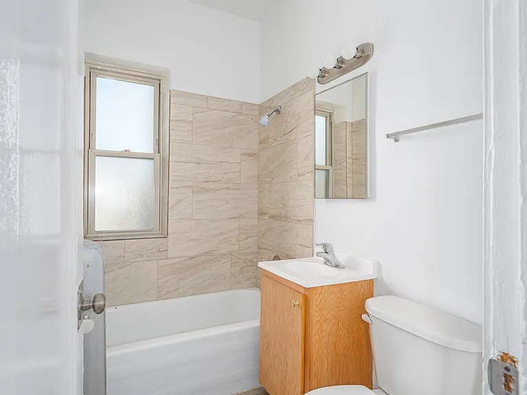 6930-6942 S Crandon Ave #2 — Photo 4