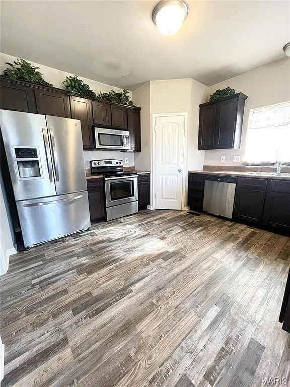 3 bed, 2.0 bath, 1662 sqft, $2,600 — Photo 4