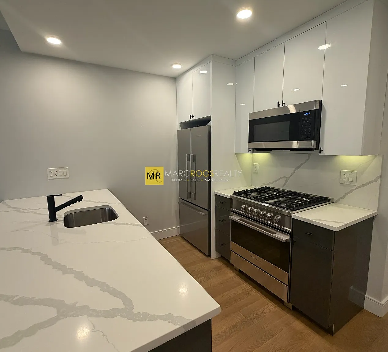 2 bed, 700 sqft, $3,800 — Photo 1
