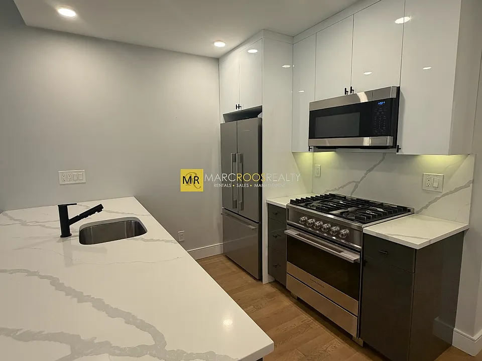 531 Newbury St #2