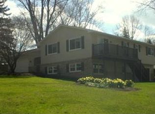 255 Tulip Dr, Hubbard, OH 44425
