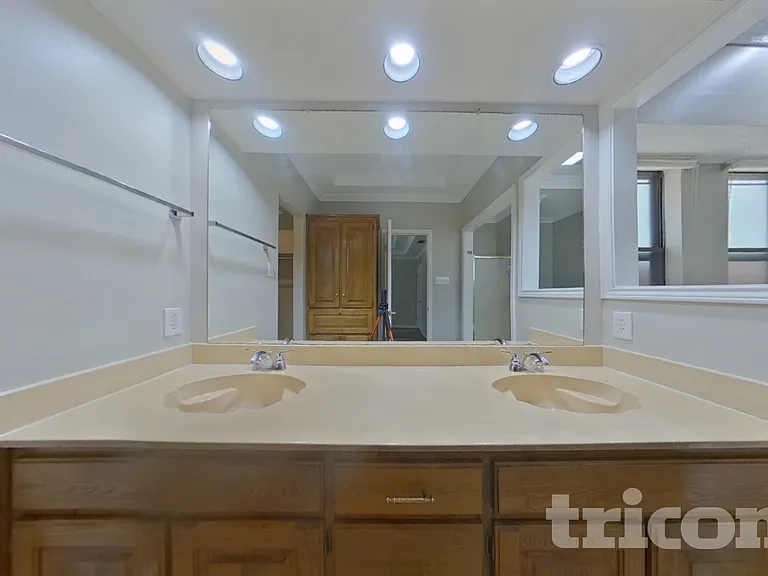 509 Live Oak Dr — Photo 10