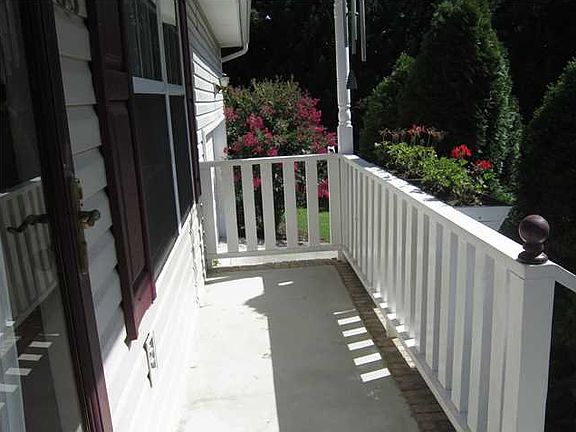 Large Great Room for Entertaining