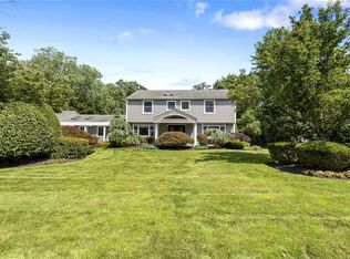 24 Wildwood Dr, Dix Hills, NY 11746