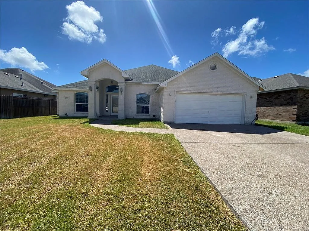 4 bed, 4.0 bath, 2495 sqft, $2,650 — Photo 2