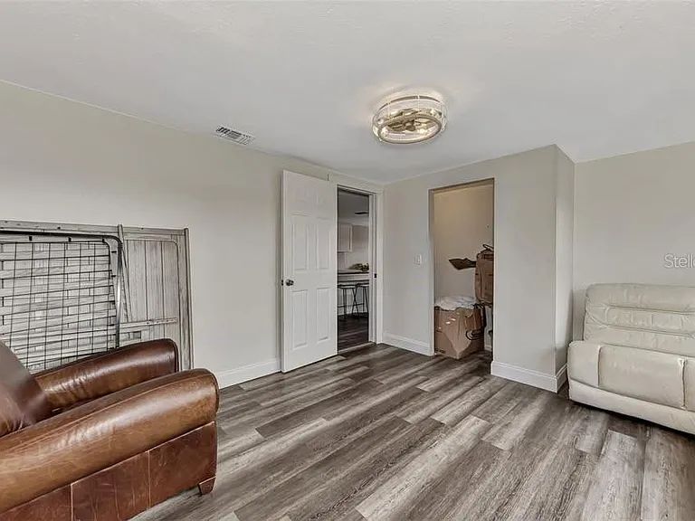 304 San Carlos Ave #B — Photo 15