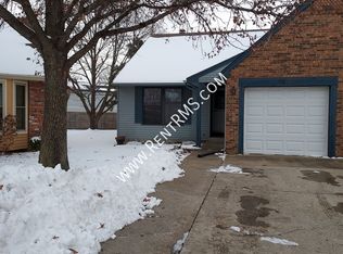 2262 SW Westport Sq, Topeka, KS 66614