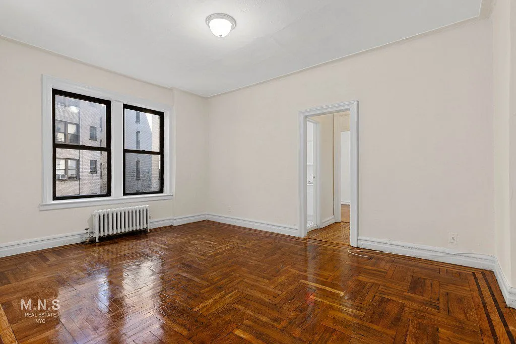 3 bed, 1000 sqft, $3,777 — Photo 2