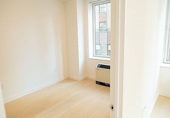 5th image of 20 Broad St #2309