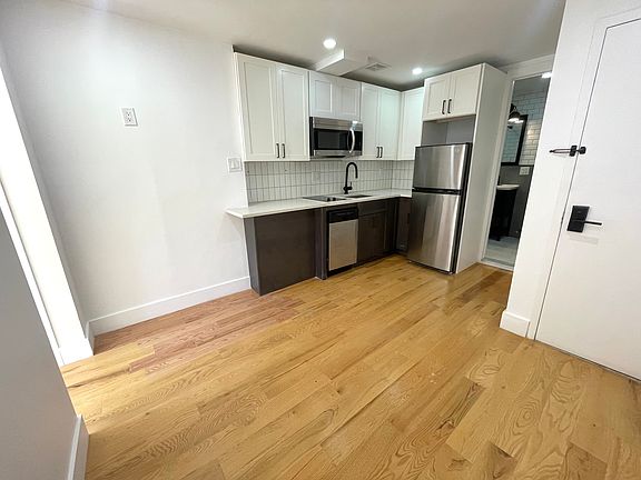 5th image of 413 E 9th St #4D