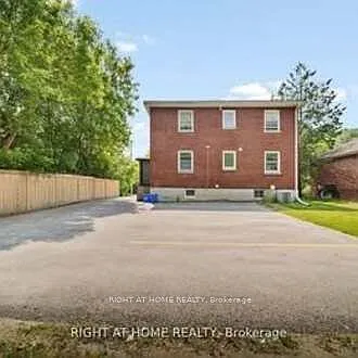21 Thomson St #UPPER — Photo 4