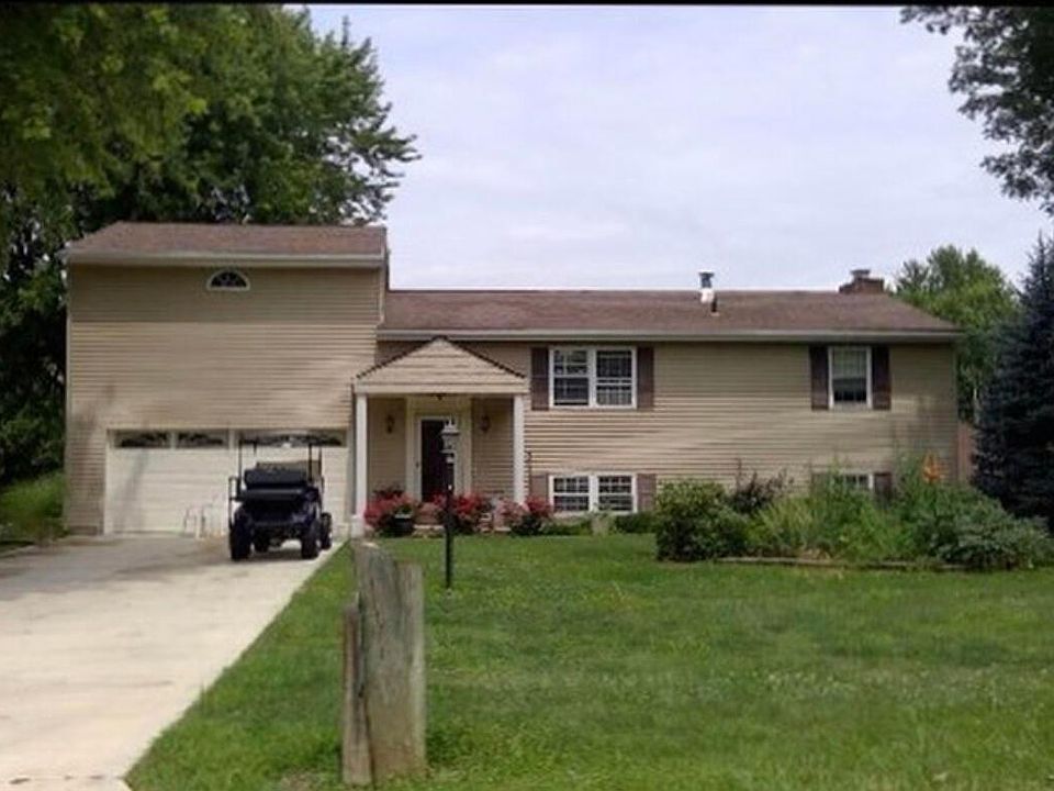1st image of 840 Stephanie Dr