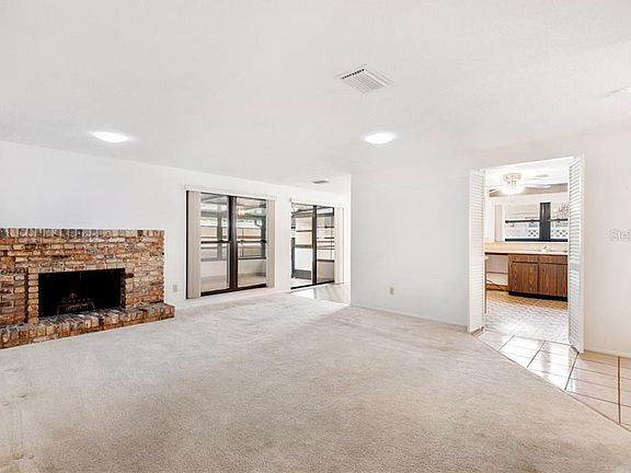 4th image of 6814 Fountain Ave