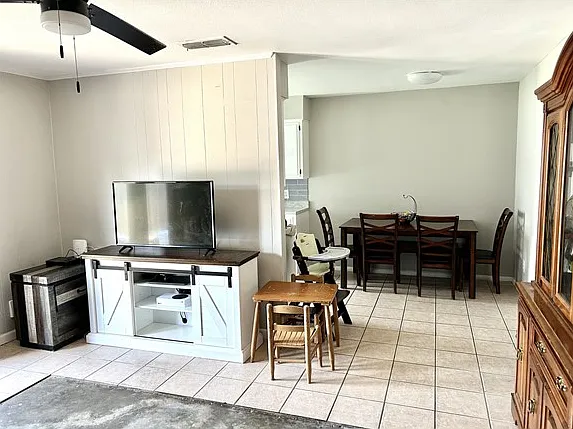 1608 Cimmarron St #B — Photo 10