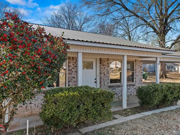 104 Brassell Dr, Marshall, TX 75672