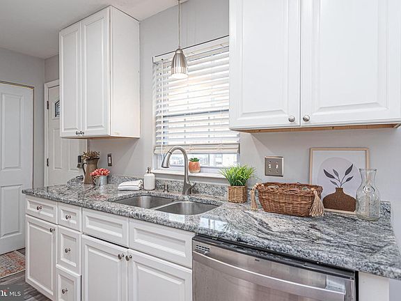 4th image of 423 Dorsey Ln