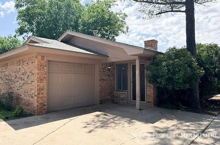 4427 75th Dr #A — Photo 2