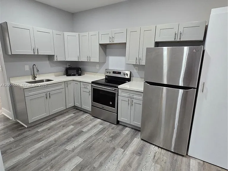 1629 SW 6th St #4 — Photo 14