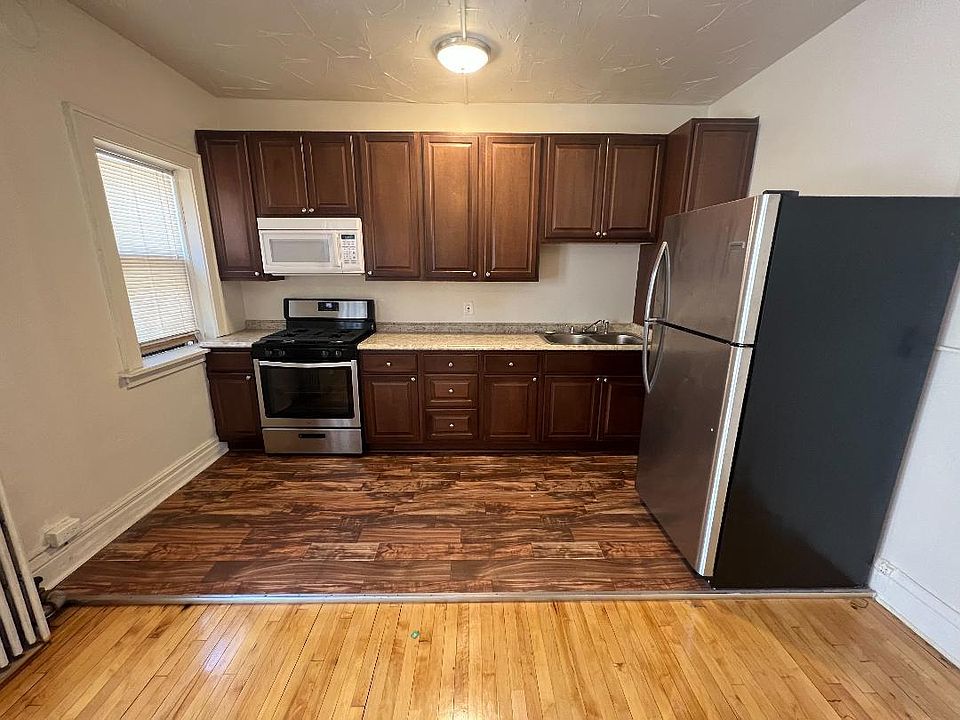 1st image of 1905 Stevens Ave #304