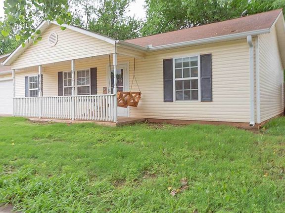 3rd image of 2212 E Post Oak Dr