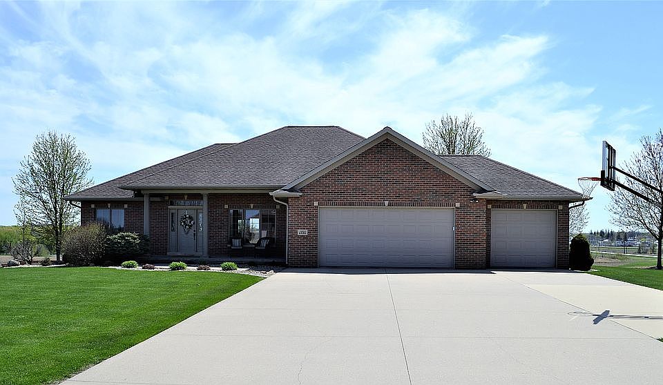 1st image of 1131 Woodland Dr