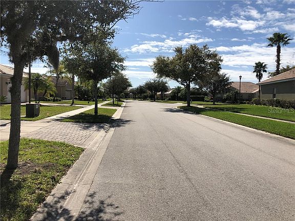 3rd image of 3530 Forest Park Dr